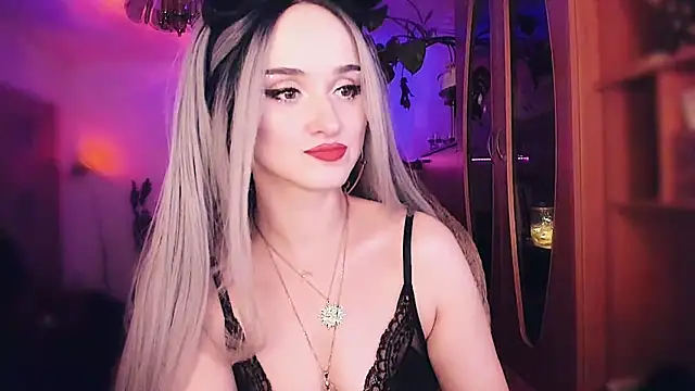 Snapshot of MistressJolie chatting on 03.01.25 MistressJolie online show from 03.01.25