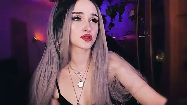 Snapshot of MistressJolie chatting on 03.11.25 MistressJolie online show from 03.11.25