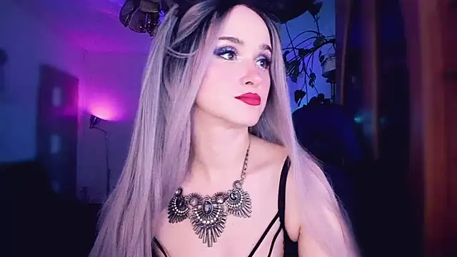 Snapshot of MistressJolie chatting on 09.27.25 MistressJolie online show from 09.27.25