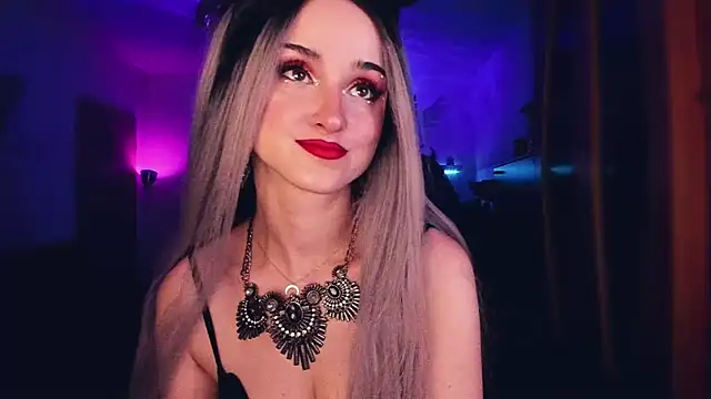 Snapshot of MistressJolie chatting on 11.11.25 MistressJolie online show from 11.11.25