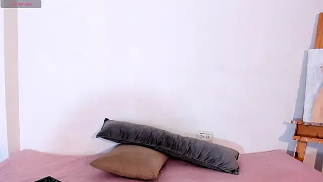 Snapshot of Lia_Rousse0 chatting on 10.08.25 Lia Rousse0 online show from 10.08.25