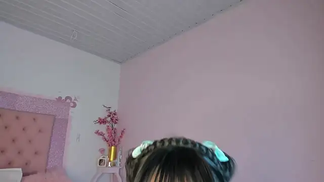Snapshot of roxyswt chatting on 06.18.26 roxyswt online show from 06.18.26
