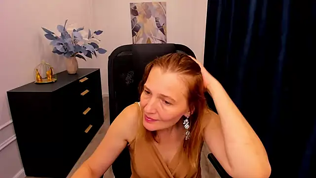 Snapshot of NikaStraitlive chatting on 10.07.25 NikaStraitlive online show from 10.07.25