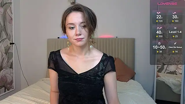 Snapshot of SkyHelen chatting on 09.25.25 SkyHelen online show from 09.25.25