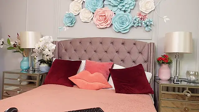 SophiaCarterX online show from 12.04.25