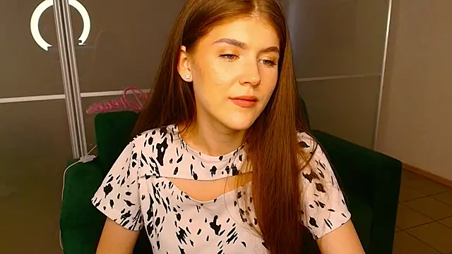 Snapshot of VictiriaDax chatting on 09.14.25 VictiriaDax online show from 09.14.25