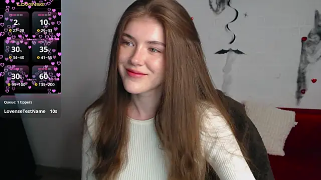 Snapshot of VictiriaDax chatting on 11.08.25 VictiriaDax online show from 11.08.25