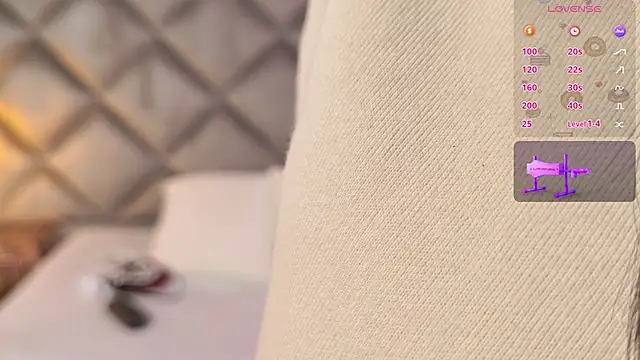 Snapshot of amy_greene chatting on 10.02.25 amy greene online show from 10.02.25