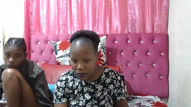 CuteDarkChoc online show from 11.04.25