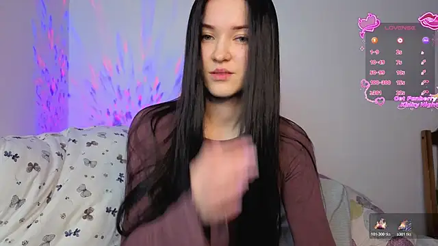 Snapshot of Veliora chatting on 12.15.25 Veliora online show from 12.15.25