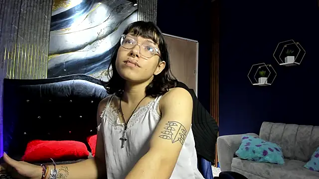 Snapshot of christina_vamp1 chatting on 10.29.25 christina vamp1 online show from 10.29.25