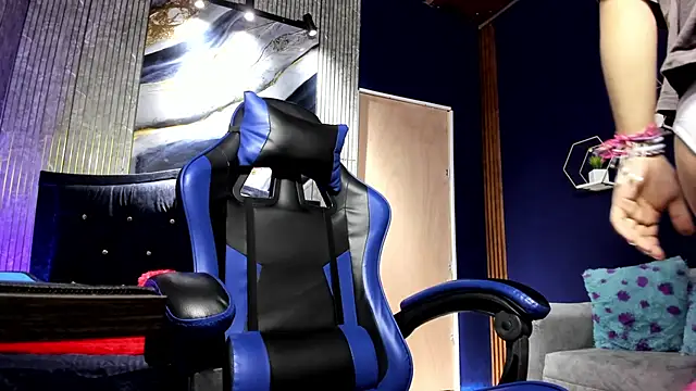 Snapshot of christina_vamp1 chatting on 11.14.25 christina vamp1 online show from 11.14.25