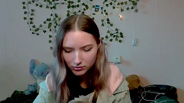 Snapshot of _kikiclark__ chatting on 10.23.25 kikiclark online show from 10.23.25