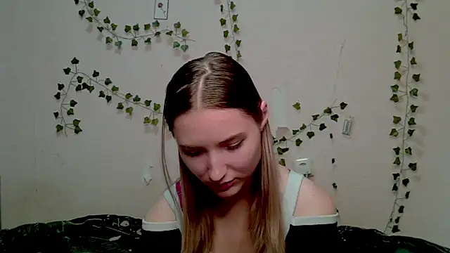 Snapshot of _kikiclark__ chatting on 11.09.25 kikiclark online show from 11.09.25