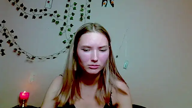 Snapshot of _kikiclark__ chatting on 11.16.25 kikiclark online show from 11.16.25