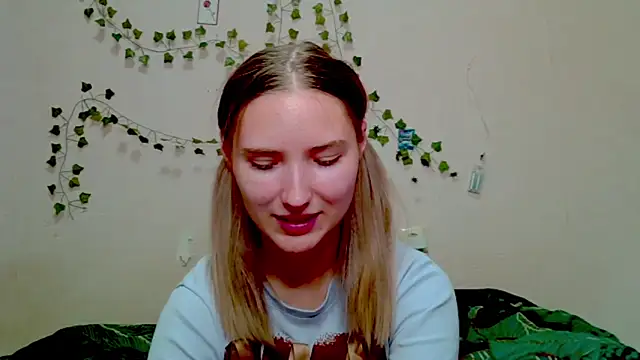 Snapshot of _kikiclark__ chatting on 11.23.25 kikiclark online show from 11.23.25