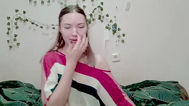 Snapshot of _kikiclark__ chatting on 12.03.25 kikiclark online show from 12.03.25