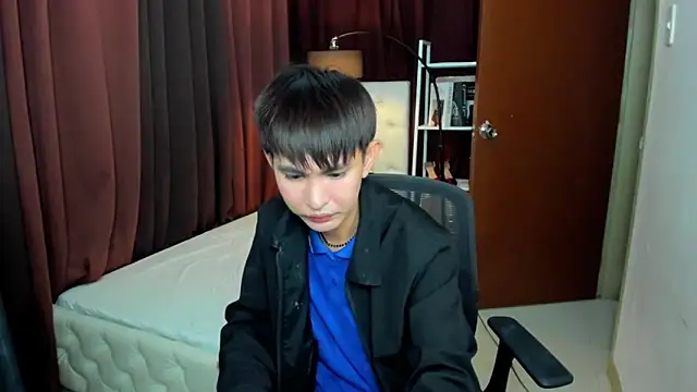 Snapshot of xxxhugecocktwinkxxx chatting on 10.13.25 xxxhugecocktwinkxxx online show from 10.13.25