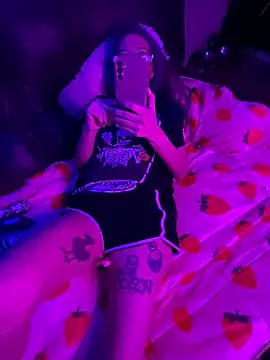 Snapshot of mmmminaDarling chatting on 02.26.26 mmmminaDarling online show from 02.26.26