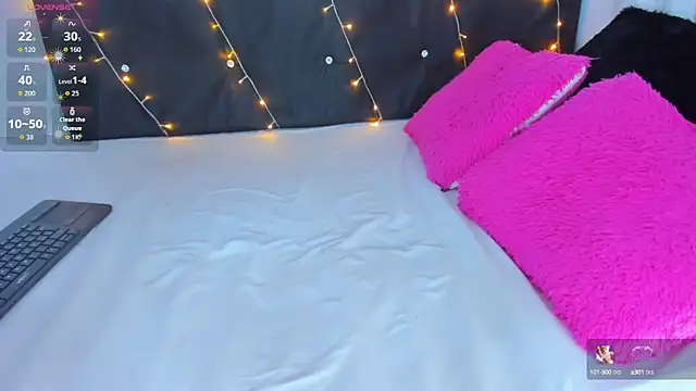 Danaa moore  online show from 10.24.25