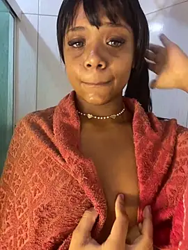 Snapshot of SereiaHott chatting on 11.10.25 SereiaHott online show from 11.10.25