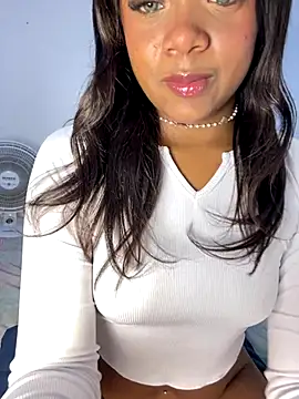 Snapshot of SereiaHott chatting on 11.29.25 SereiaHott online show from 11.29.25