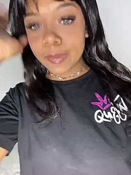 Snapshot of SereiaHott chatting on 12.02.25 SereiaHott online show from 12.02.25