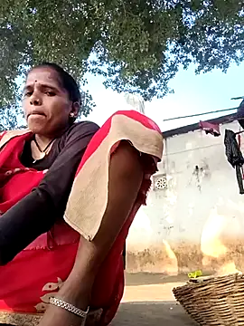 Snapshot of Hot-honi chatting on 11.15.25 Hot-honi online show from 11.15.25