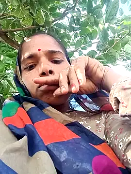 Snapshot of Hot-honi chatting on 11.18.25 Hot-honi online show from 11.18.25