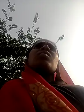 Snapshot of Hot-honi chatting on 11.19.25 Hot-honi online show from 11.19.25