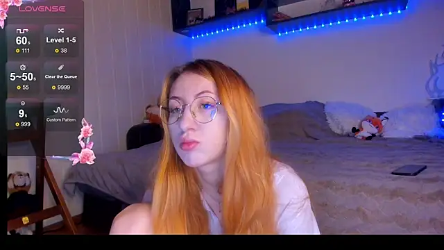 Snapshot of DaddysLittleSlutfox chatting on 12.15.25 DaddysLittleSlutfox online show from 12.15.25