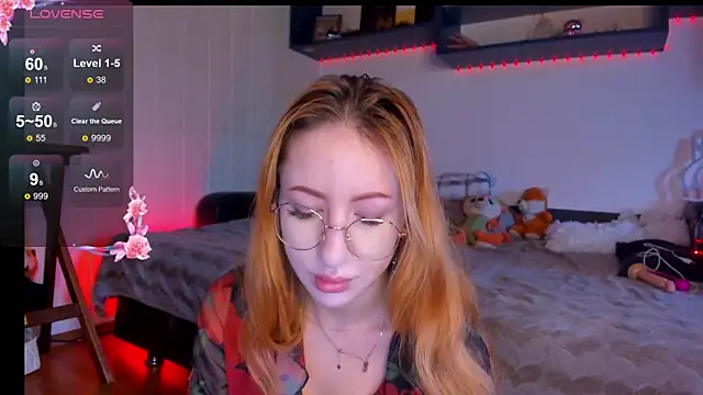 Snapshot of DaddysLittleSlutfox chatting on 12.16.25 DaddysLittleSlutfox online show from 12.16.25