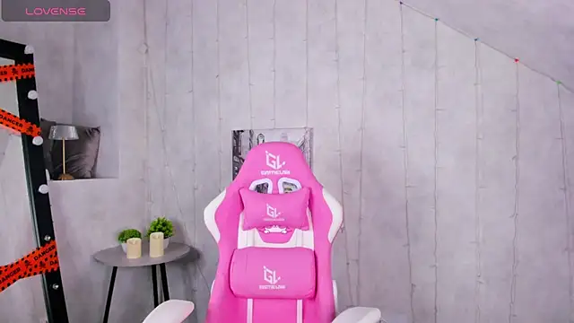 Lynn Martin online show from 10.31.25