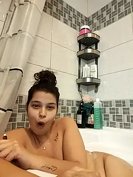 Snapshot of NicoleHayle chatting on 10.18.25 NicoleHayle online show from 10.18.25