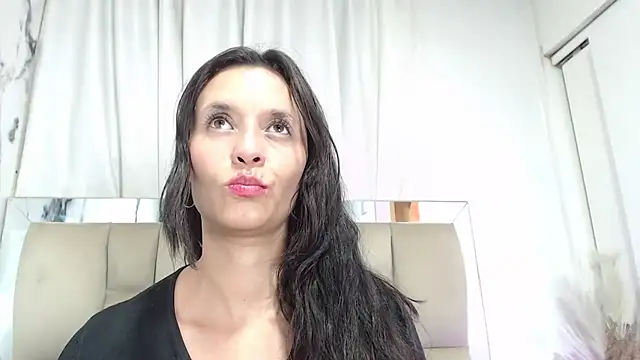 Snapshot of maraa_X chatting on 02.13.26 maraa X online show from 02.13.26