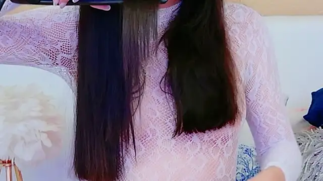 Snapshot of MiaDunoff chatting on 11.09.25 MiaDunoff online show from 11.09.25