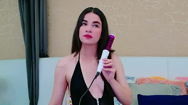 Snapshot of MiaDunoff chatting on 11.17.25 MiaDunoff online show from 11.17.25