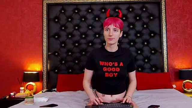 Luna Devil  online show from 02.12.26