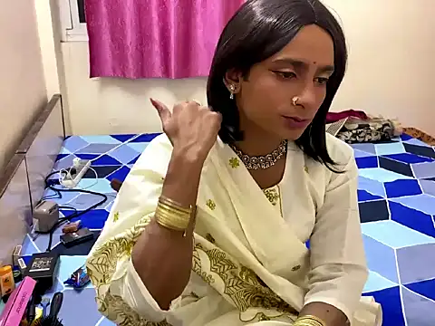 LuvLayla online show from 10.17.25