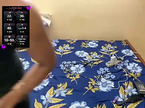 Snapshot of LuvLayla chatting on 04.11.26 LuvLayla online show from 04.11.26