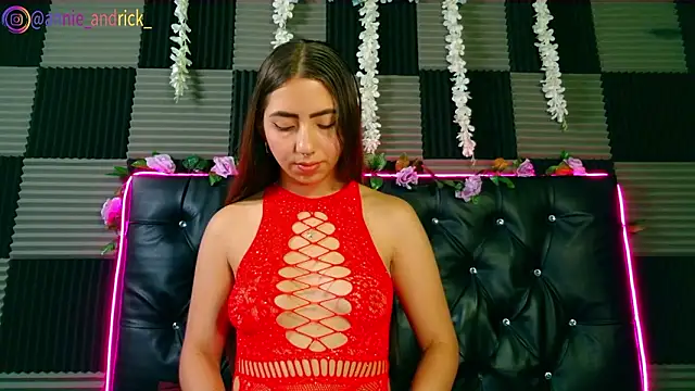  leda swan  online show from 02.14.26