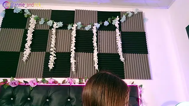  leda swan  online show from 03.05.26