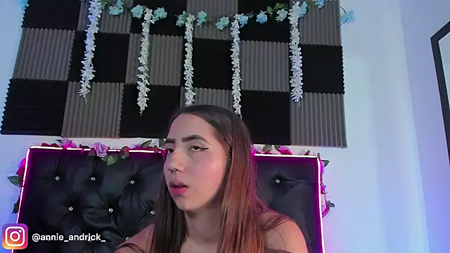  leda swan  online show from 04.02.26