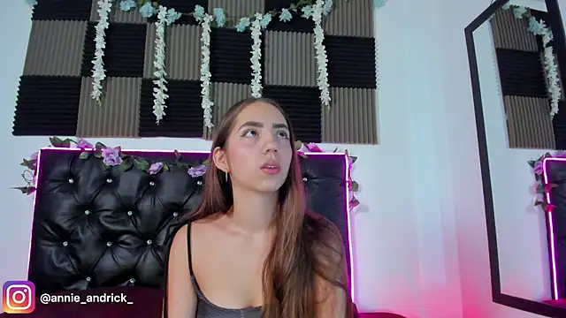  leda swan  online show from 04.18.26