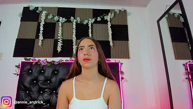  leda swan  online show from 04.19.26