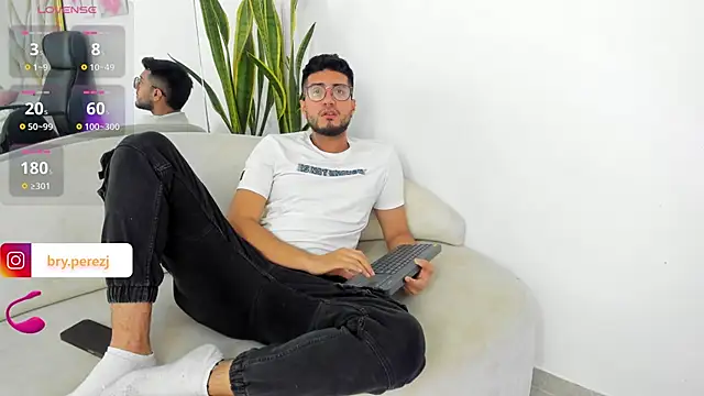 Snapshot of bryXonStorm chatting on 09.10.25 bryXonStorm online show from 09.10.25