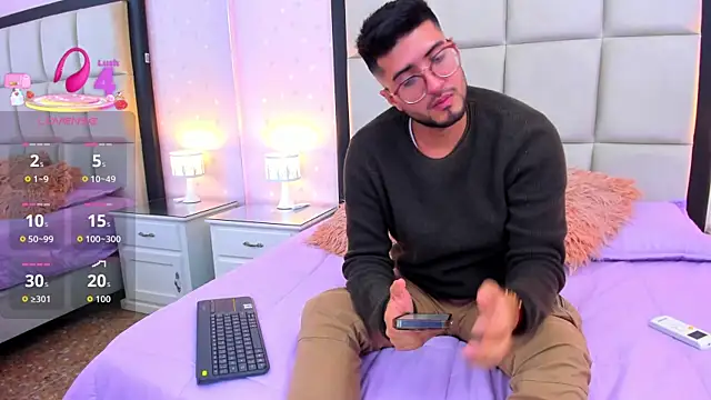 Snapshot of bryXonStorm chatting on 09.18.25 bryXonStorm online show from 09.18.25