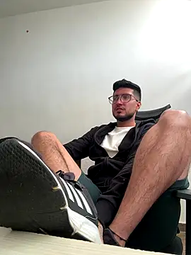 Snapshot of bryXonStorm chatting on 10.05.25 bryXonStorm online show from 10.05.25