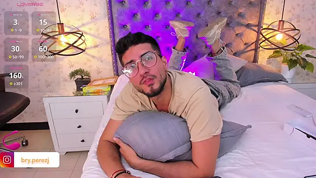 Snapshot of bryXonStorm chatting on 11.09.25 bryXonStorm online show from 11.09.25