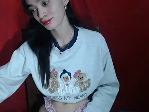 Snapshot of darcey_desires chatting on 09.19.25 darcey desires online show from 09.19.25